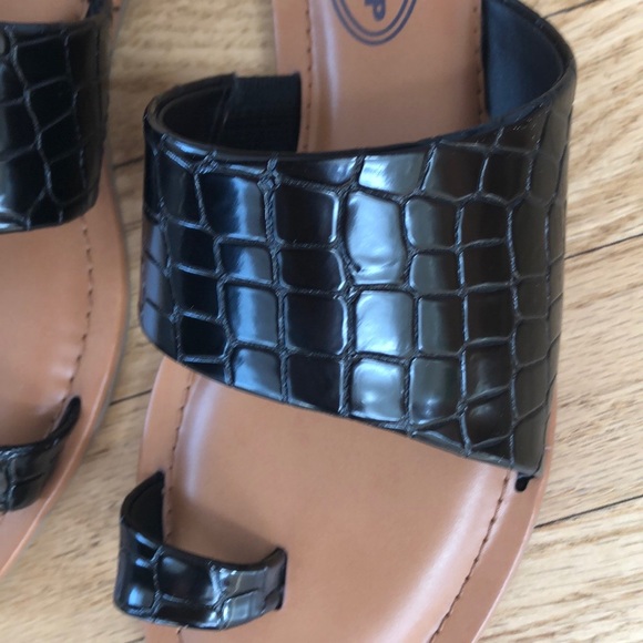 Scoop sandals black patent size 7 slip slide on flat shoe crocodile pattern - Picture 3 of 6